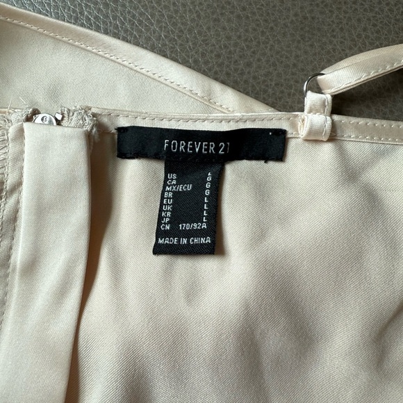 Women's Cream Spaghetti Strap SatinTop Size Large EUC - Picture 3 of 4